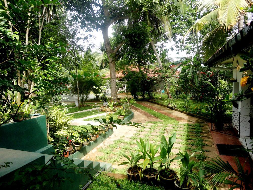 Star Holiday Resort Hikkaduwa Esterno foto