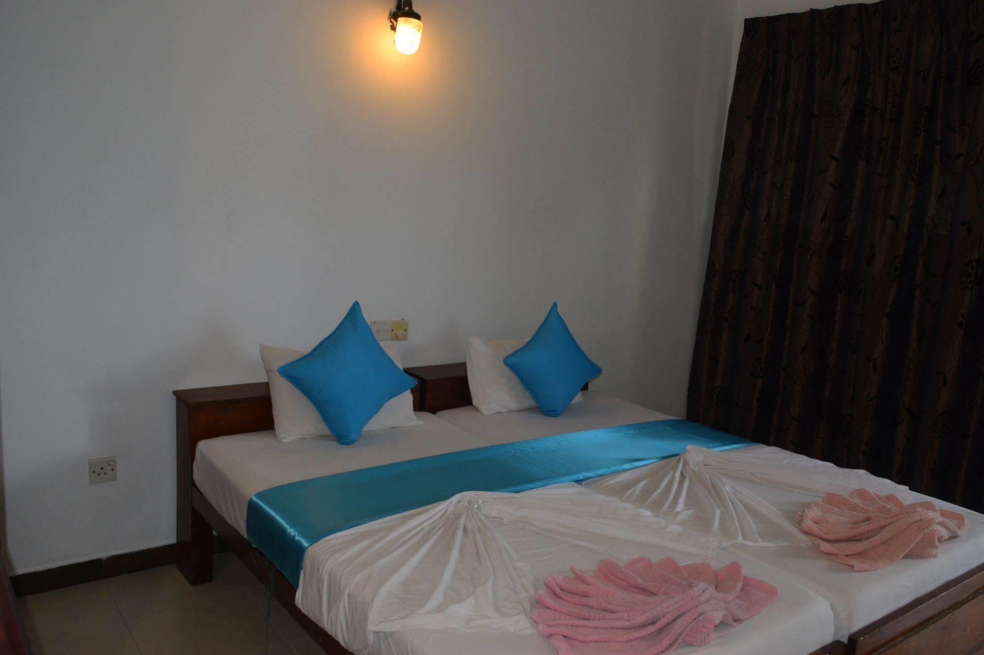 Star Holiday Resort Hikkaduwa Esterno foto