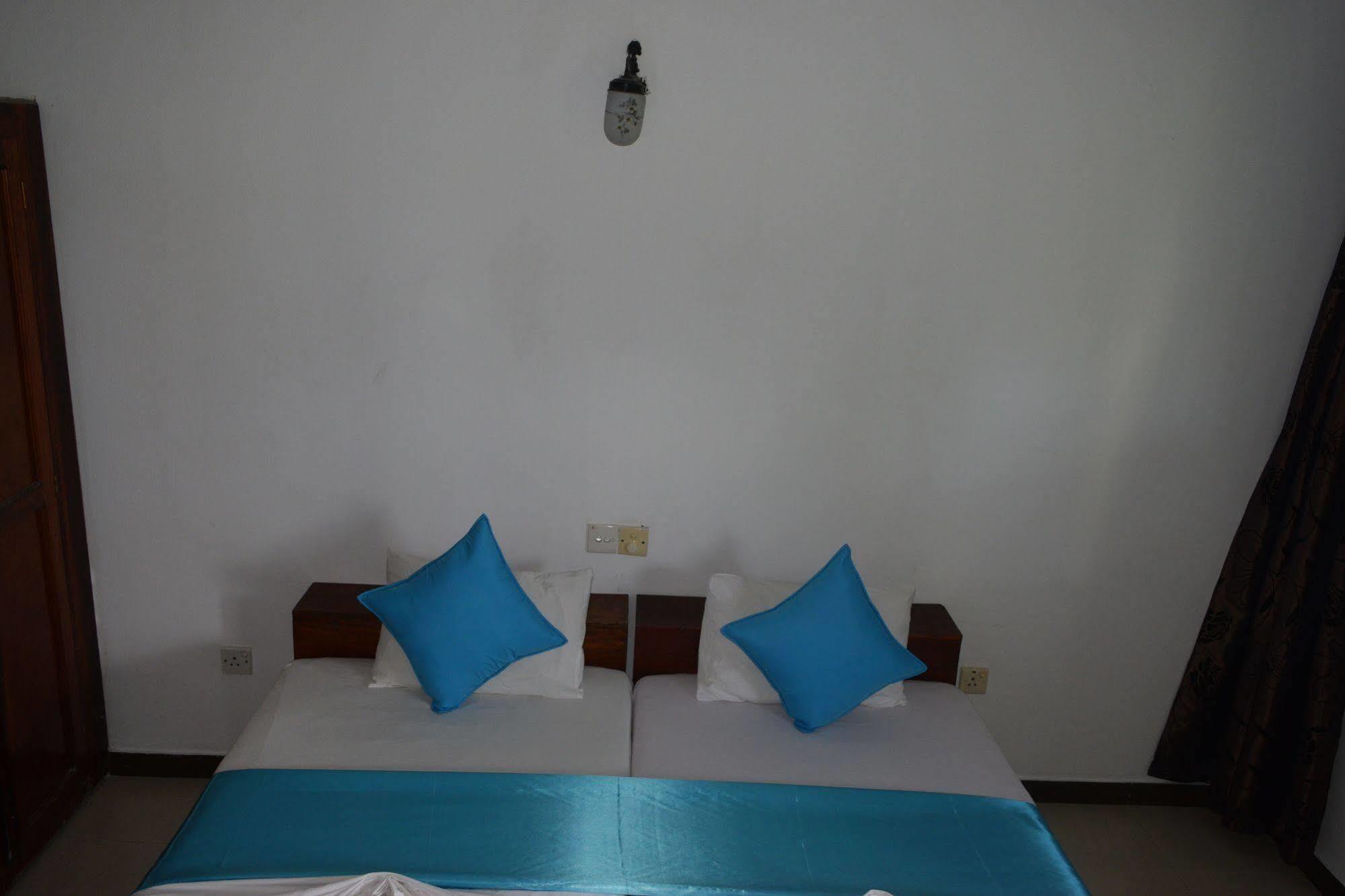 Star Holiday Resort Hikkaduwa Esterno foto