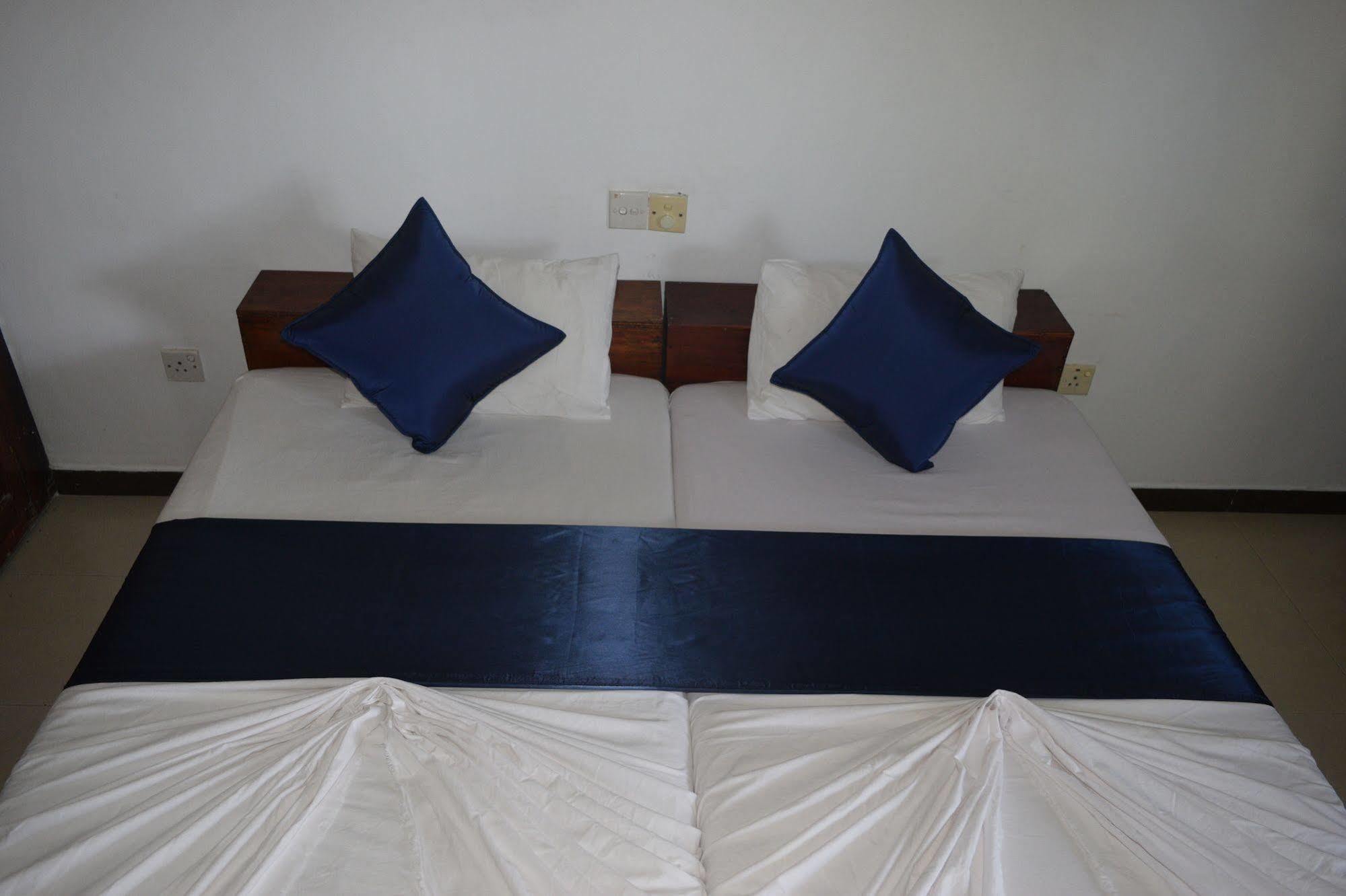 Star Holiday Resort Hikkaduwa Esterno foto