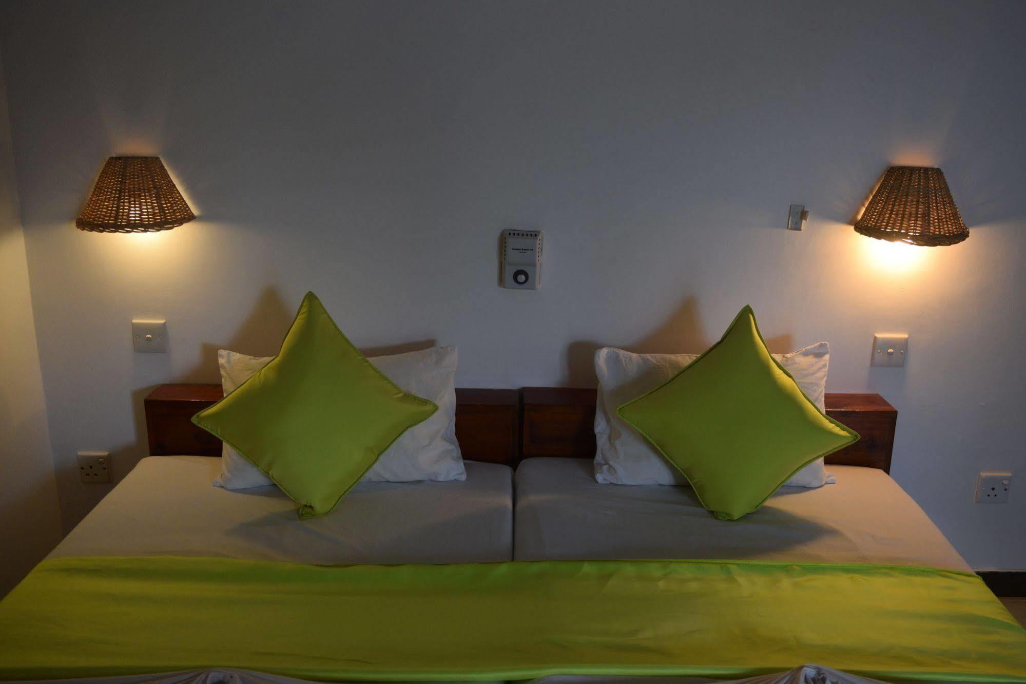 Star Holiday Resort Hikkaduwa Esterno foto